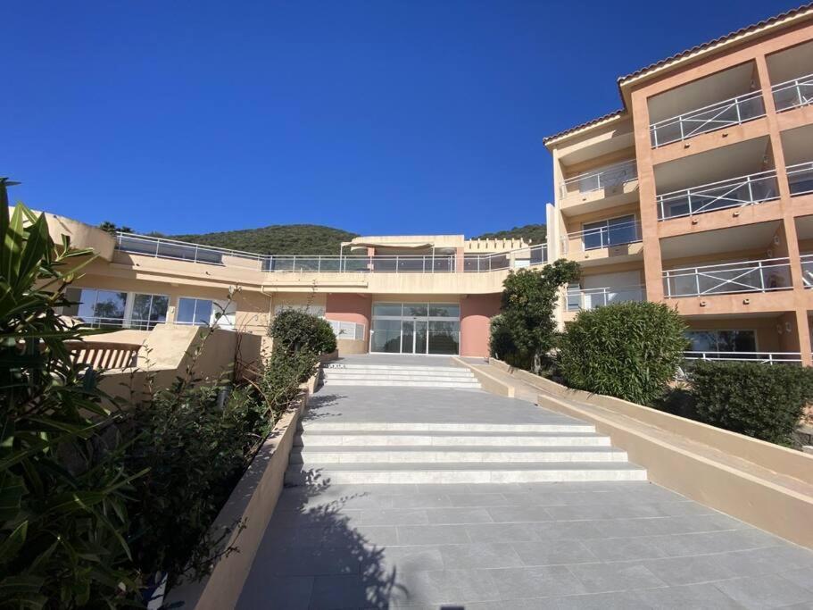 Bel App T2 En Bord De Mer Vue Sanquinaires Piscine Ajaccio  Exterior foto